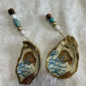 Decopodge Oyster Ornaments With Custom Hanger (Set of 2)
